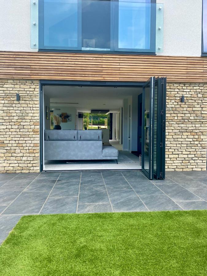 Stunning Modern Home Set In Beautiful Grounds. Bath Exterior foto